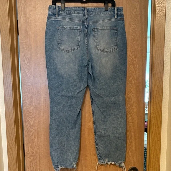Time and Tru Distressed Blue Ankle Jeans - Picture 2 of 5